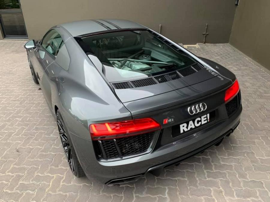 Audi R8 V10 by RACE! 2019 года  (фото 13 из 13)